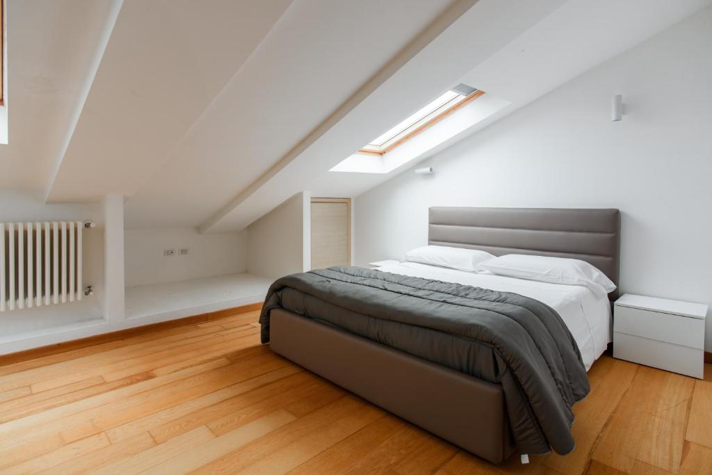 Rooftop Central Station By Dimorra, Neapol