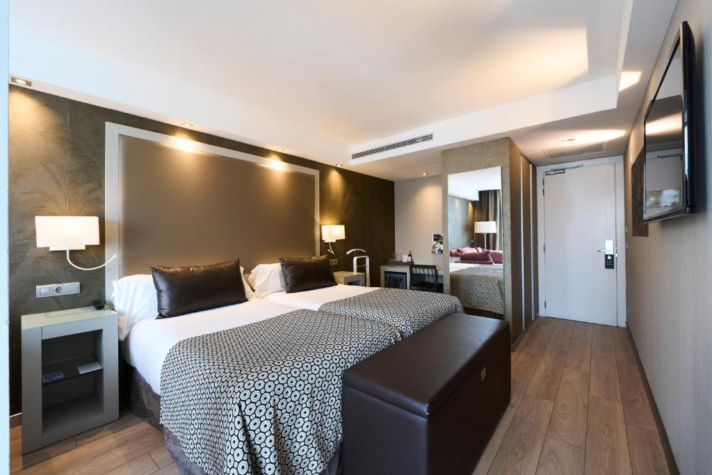Hotel Room 5