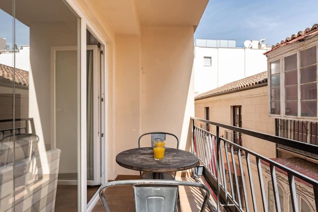 Super central Malaga Flat with Terrace and Free Parking - 5