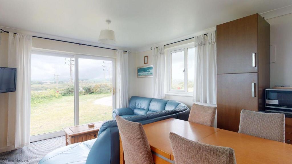 D61 Kiamena, Riviere Towans, Hayle