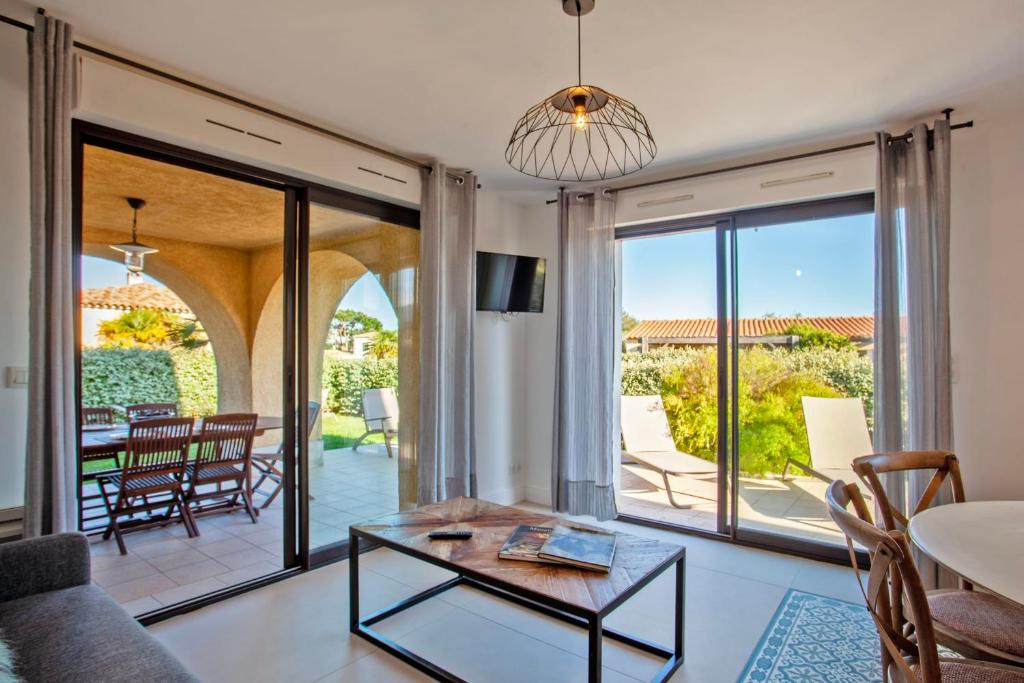 location de vacances Olivier jardin privatif et piscine chauffée partagée - 5