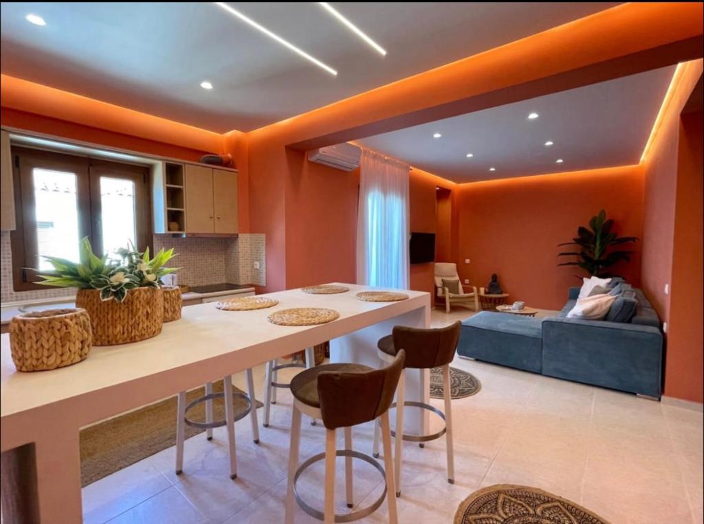 Cynthia - Christine's House, Afitos