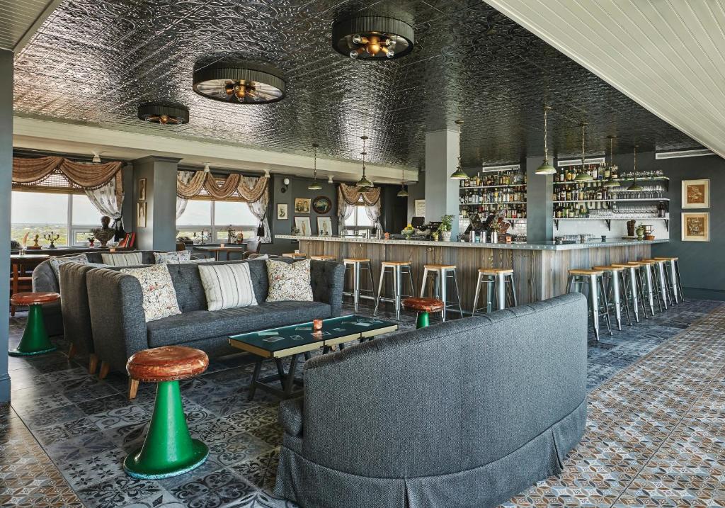 Pub/Lounge