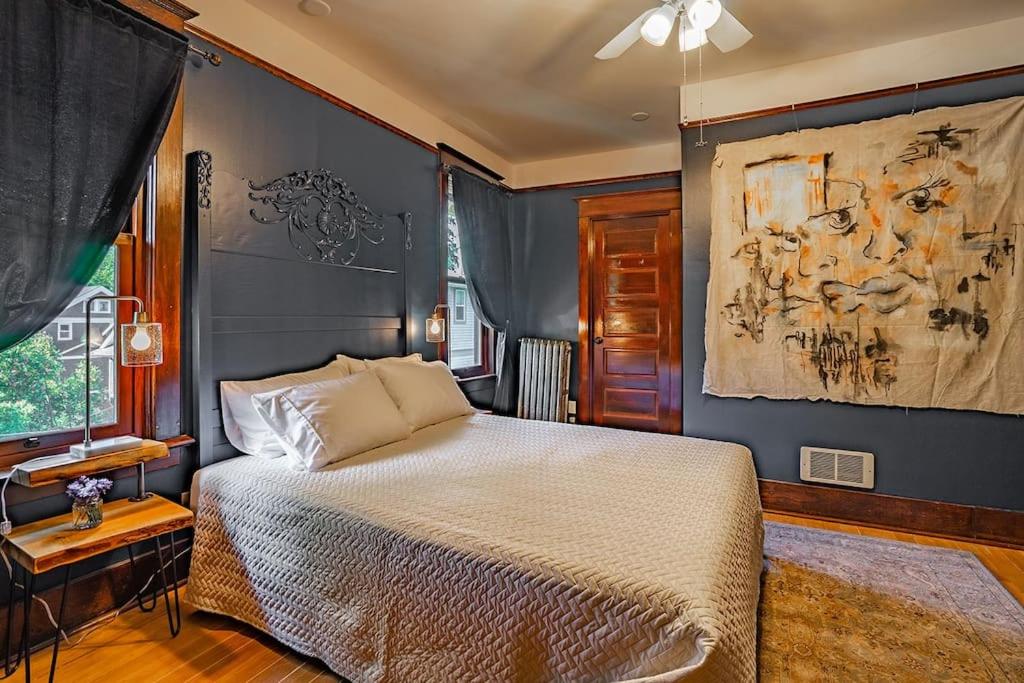 Charming Room in Capitol Hill - Foxglove Inn Rm 2, Seattle