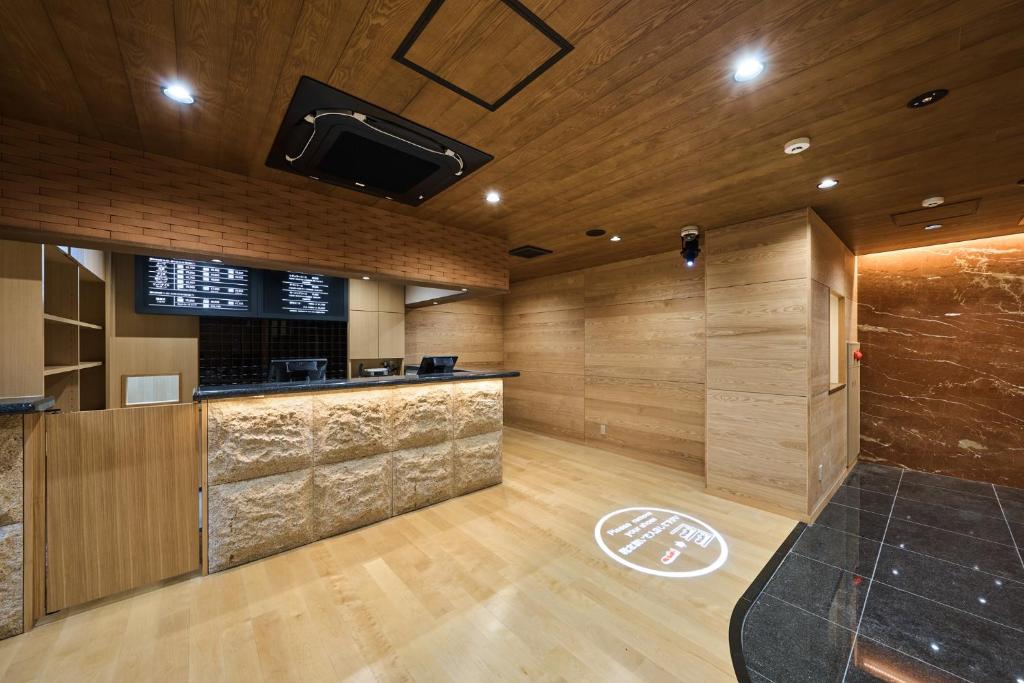 Front desk [24-hour]