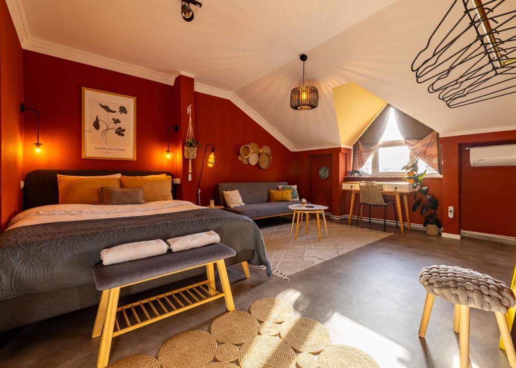 Cozy Main Square Apartment, Priština