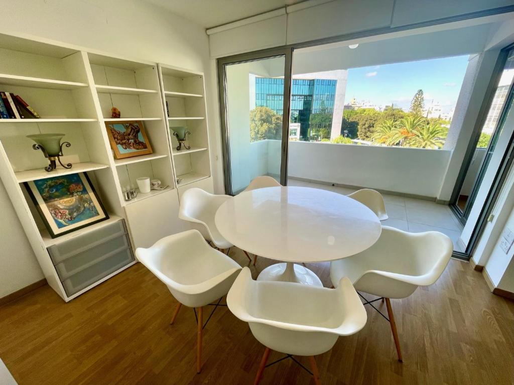 Spacious Apartment in Nicosia Landmark Hotel Area - Stasinou By Platform 357, Strovolos