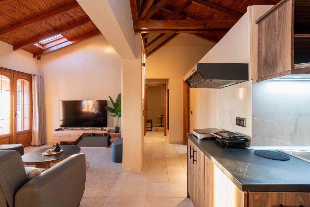 Loft From Above, Neos Marmaras