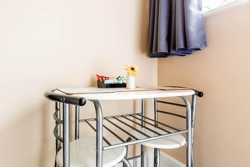 Facilities, Roger Ground Guest House - with Onsite Car Parking in Windermere