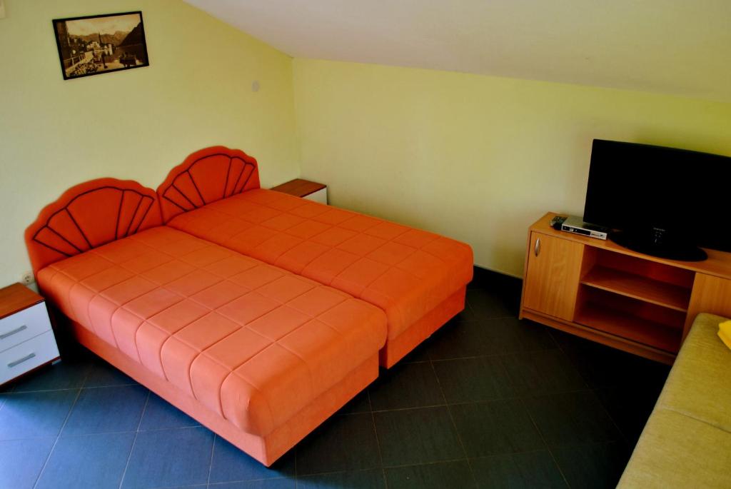 Crypto House G - 3