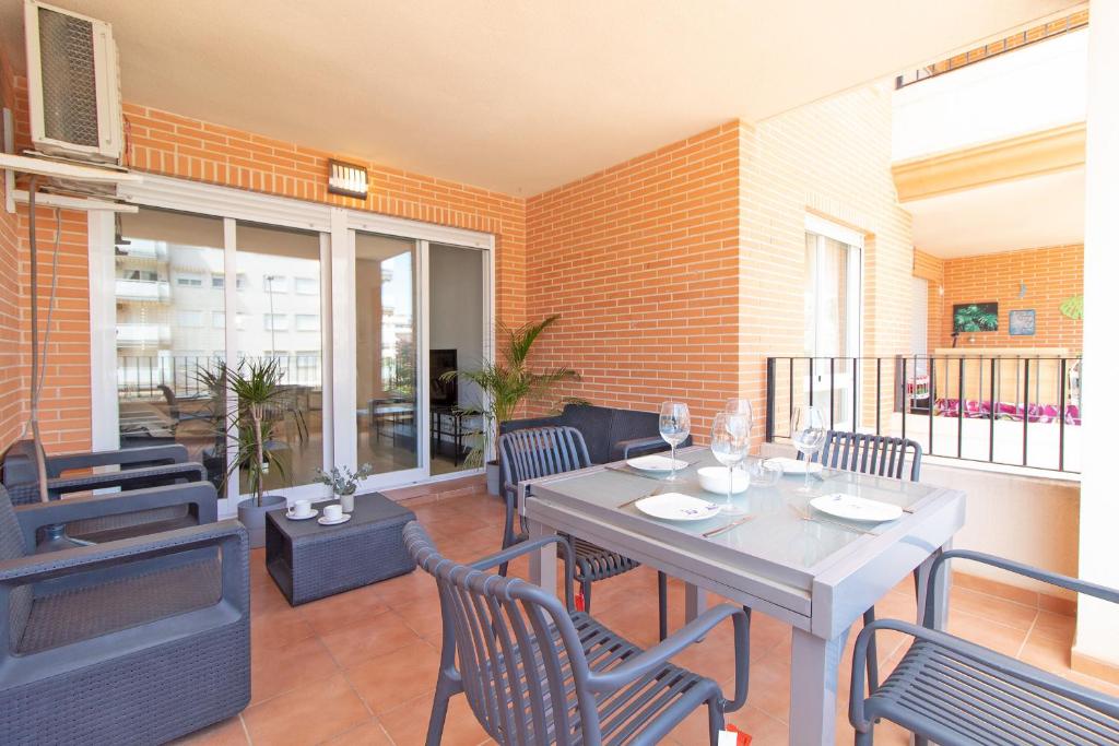 Global Vacacional, Apartamento con piscina y terraza en la playa de Canet - 3