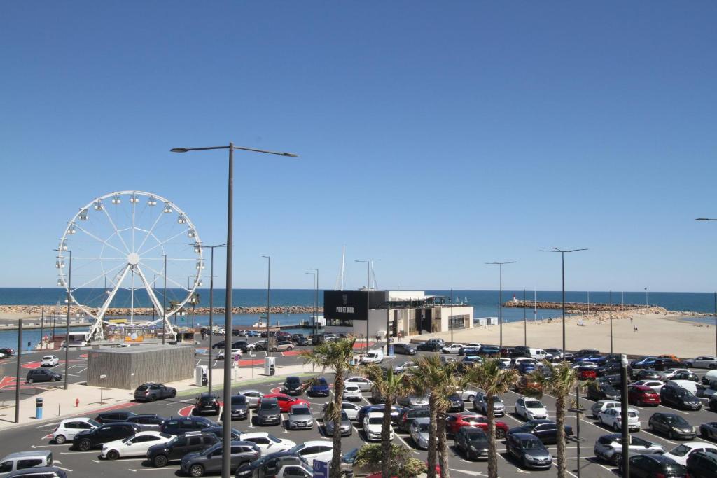 appartement 2 pieces avec parking et vue sur la marina - 1