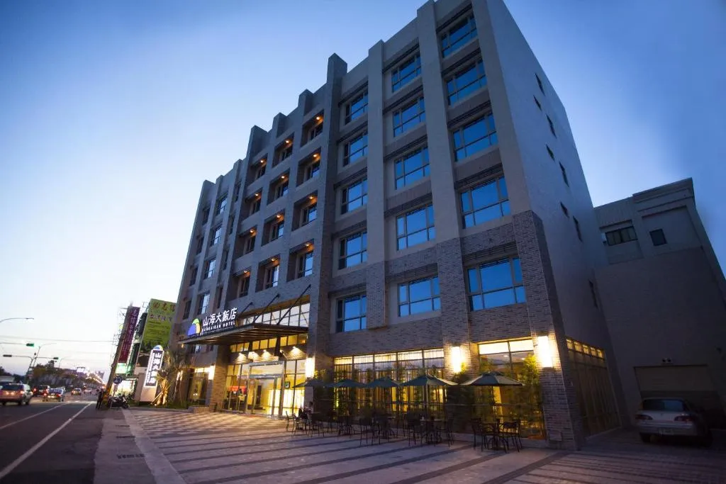 Sankaikan Hotel, hotel in Puzi