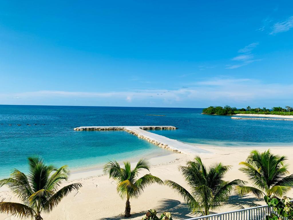 OceanDek, Saint Annʼs Bay