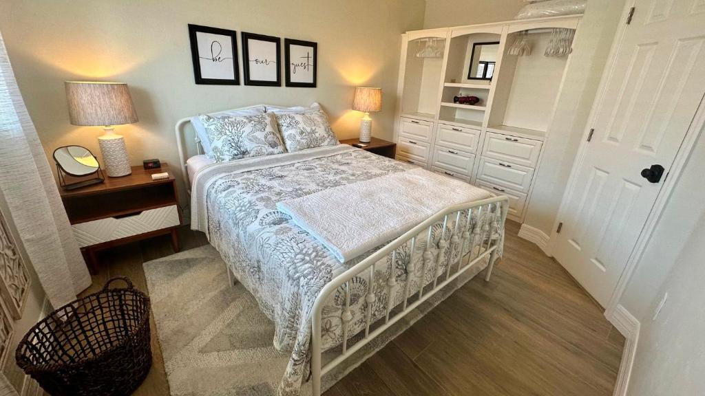 Turtle Nest 5 - Quick Walk to Beach, Fort Myers Beach