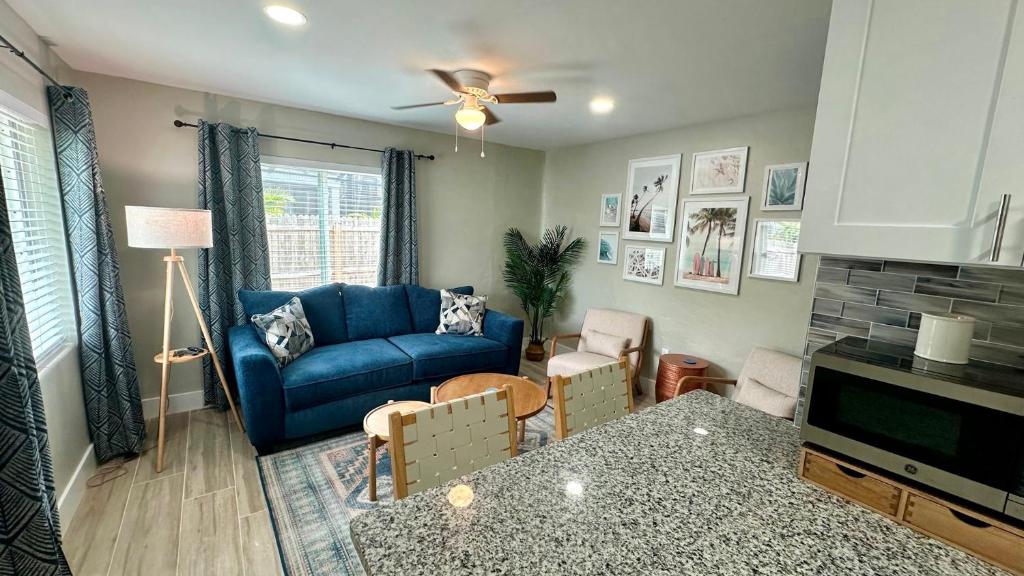 Turtle Nest 4 - Quick Walk to Beach, Fort Myers Beach