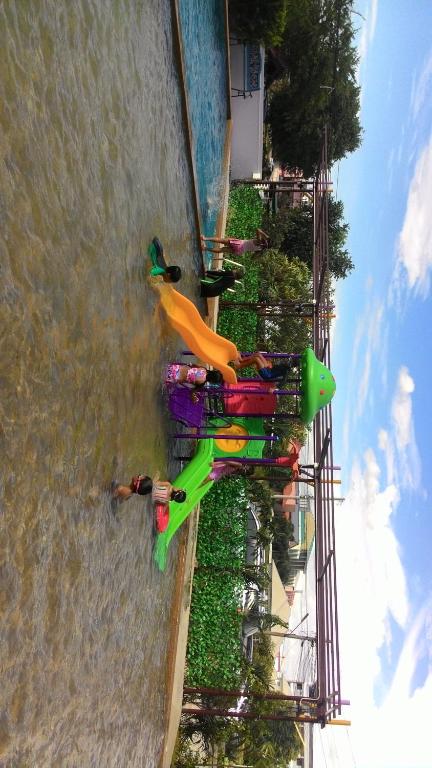 สระว่ายน้ำ