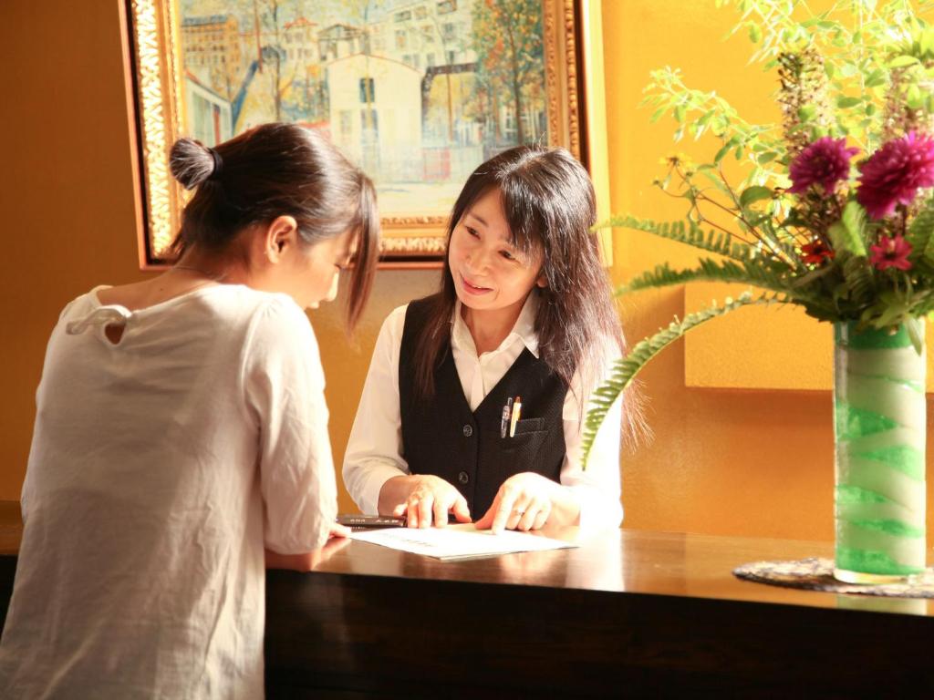 Front desk [24-hour]