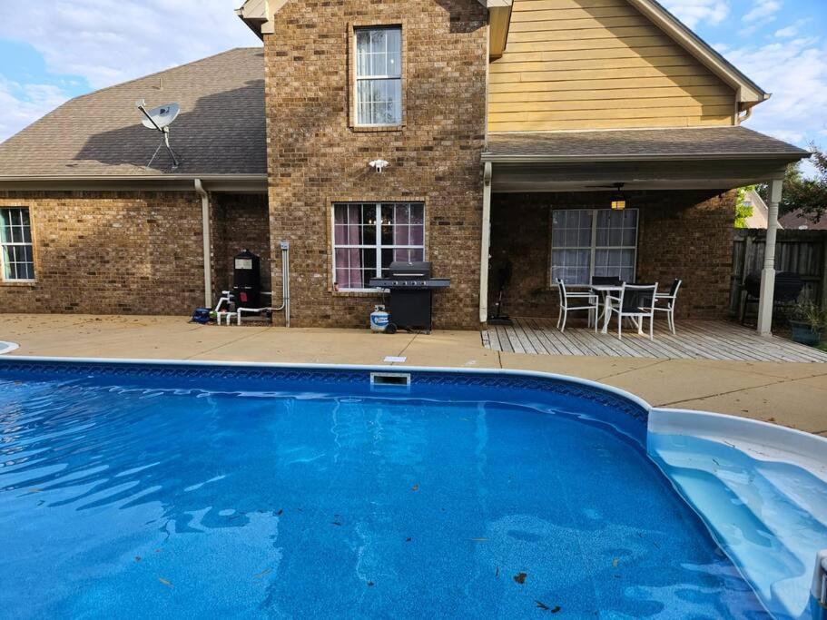 Spacious, State Line, Private Pool with king Beds, Olive Branch