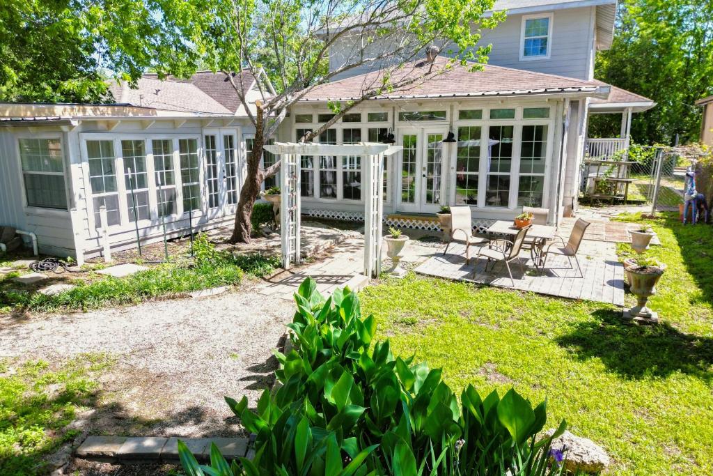 Backyard, Deck and Fire Pit Conroe Getaway, Conroe