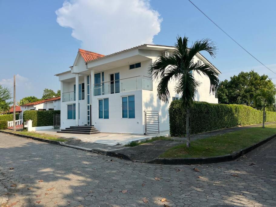 Hermosa Casa Quinta Giradot Flandes - 2