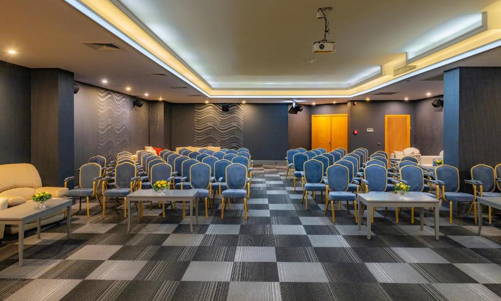 Toplantı odası / Geniş salon