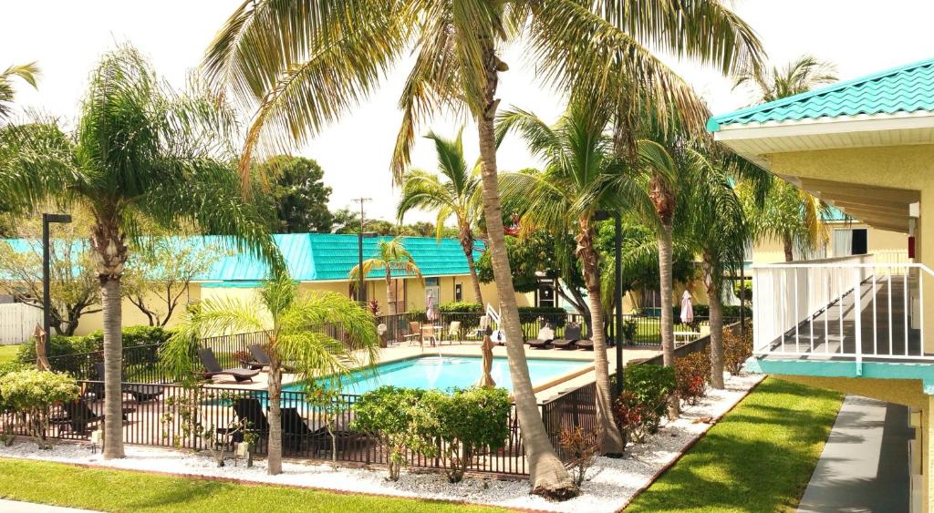 Days Inn by Wyndham Fort Pierce Midtown photo