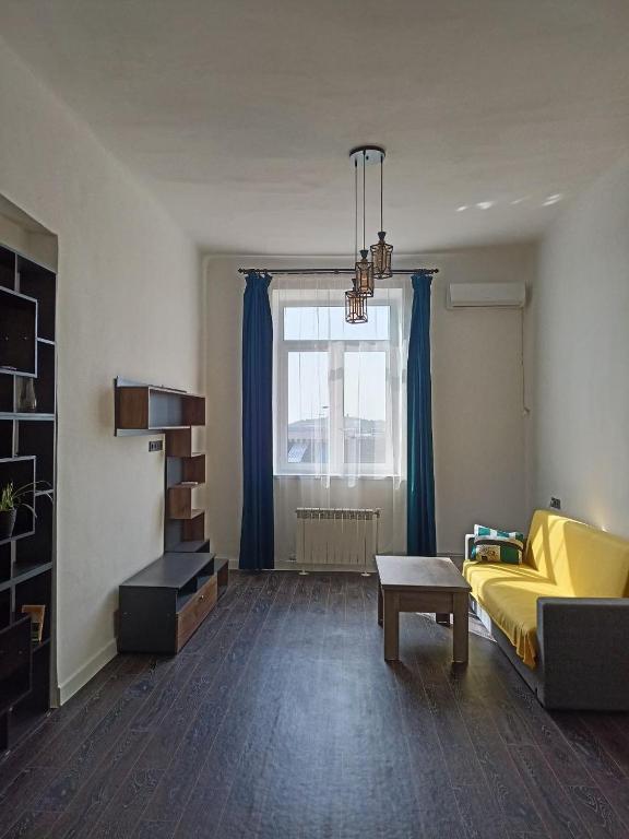 West window apartment, Jerevan