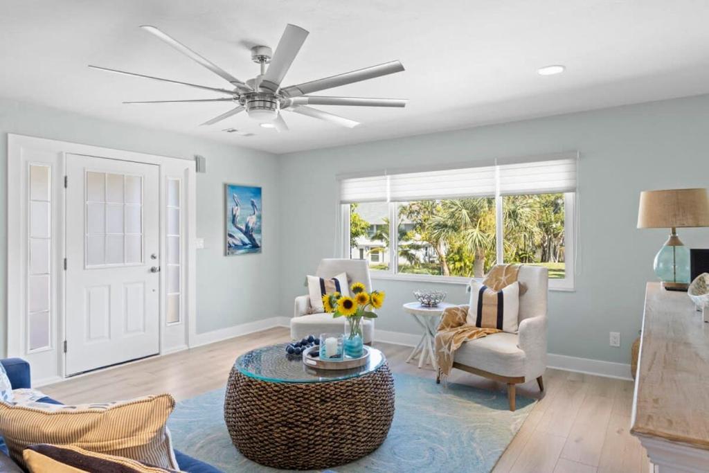 On the Rocks- Gorgeous Newly Renovated Pool Home, Sanibel