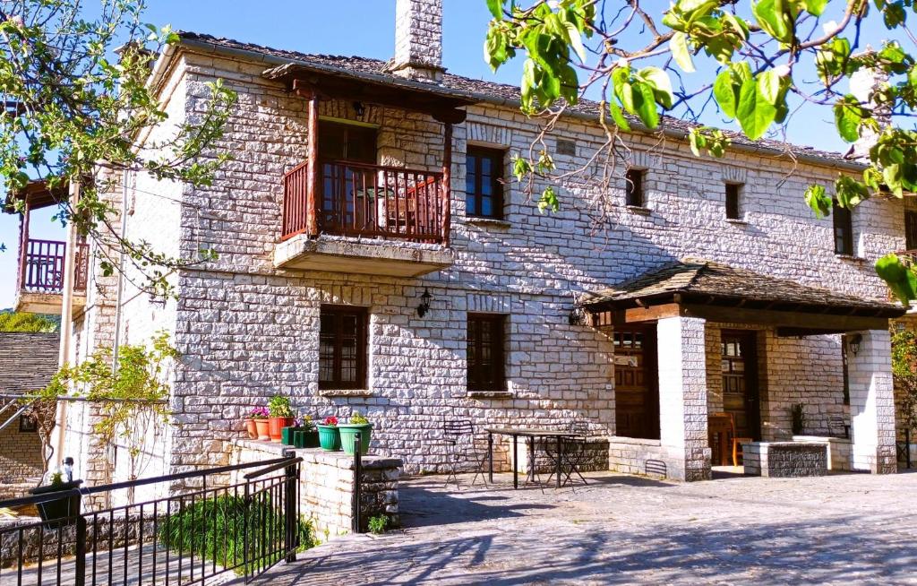 Xenonas Achnoulas, Ano Pedina