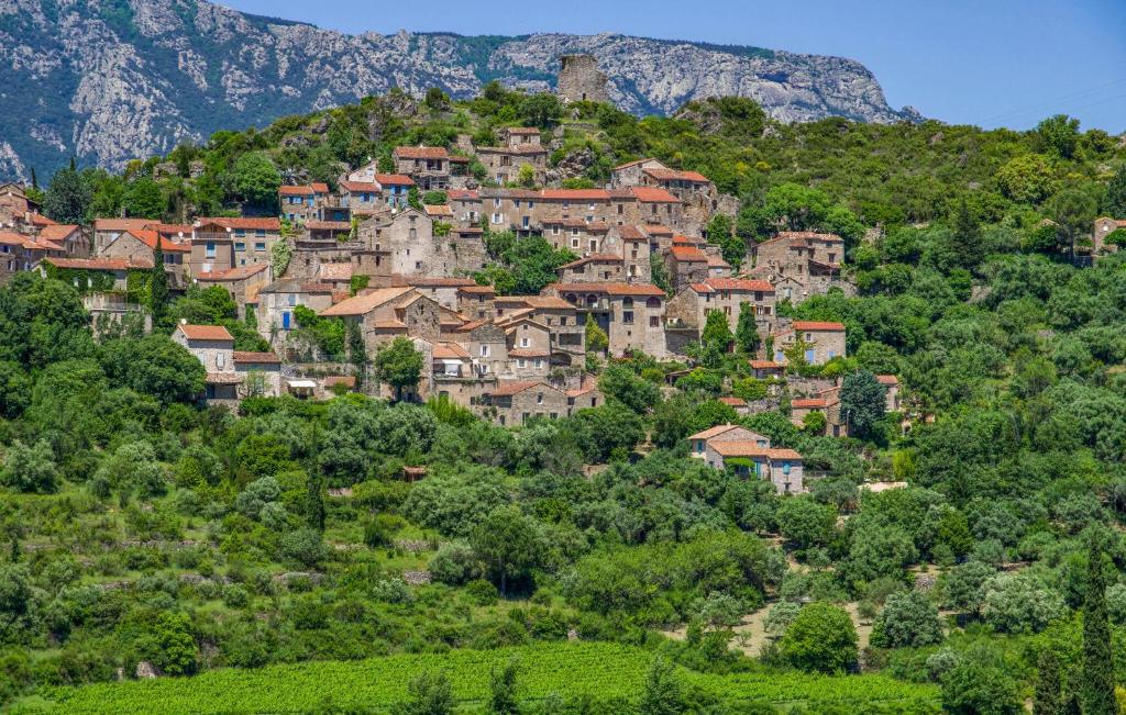 Maison In Saintlaurentdelacabrerisse avec Cuisine Holiday home in