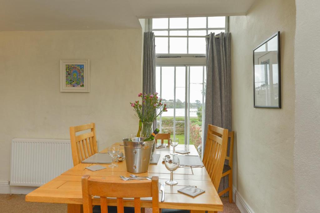 Regatta Cottage, Truro photo 8
