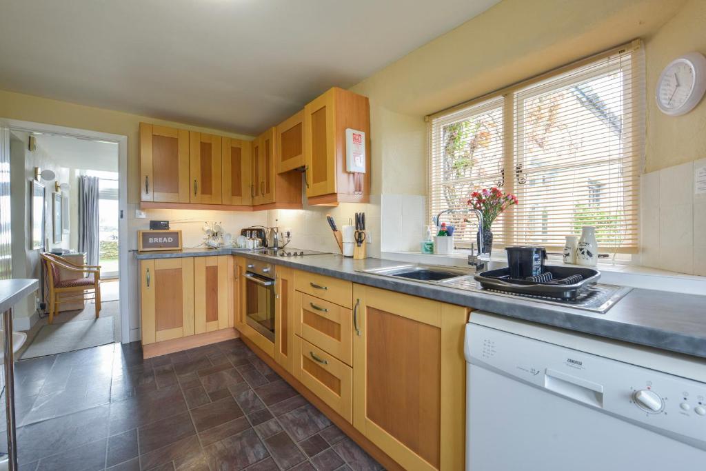 Regatta Cottage, Truro photo 3