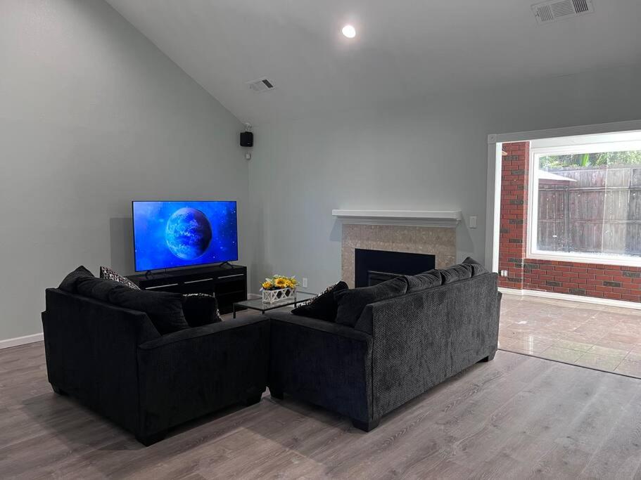 Entire 3 BR & 2 BA house for business and family, Modesto