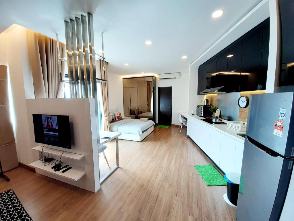 Symphony Tower Studio #9 with balcony, Cheras