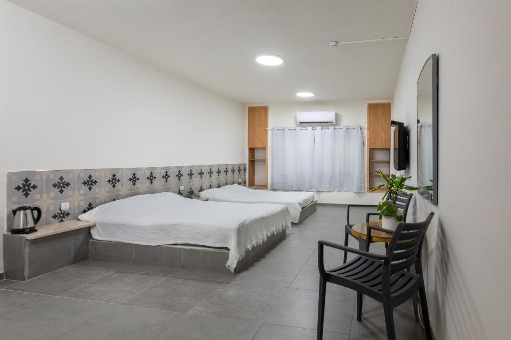 אכסניית הנסיך הקטן-בני נוער Only teens, Ejlat