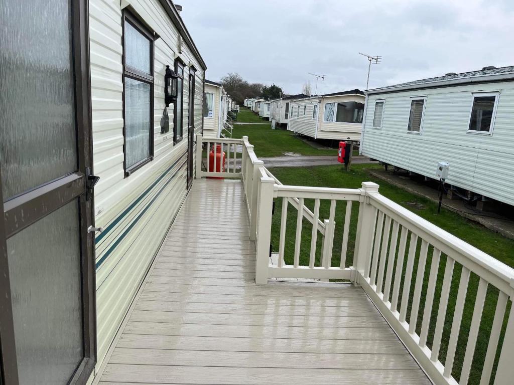 2 Bedroom Caravan, Manor Park, Hunstanton photo 8