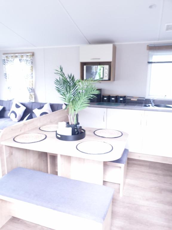 16 Anglers Acre, Tattershall Lakes photo 3