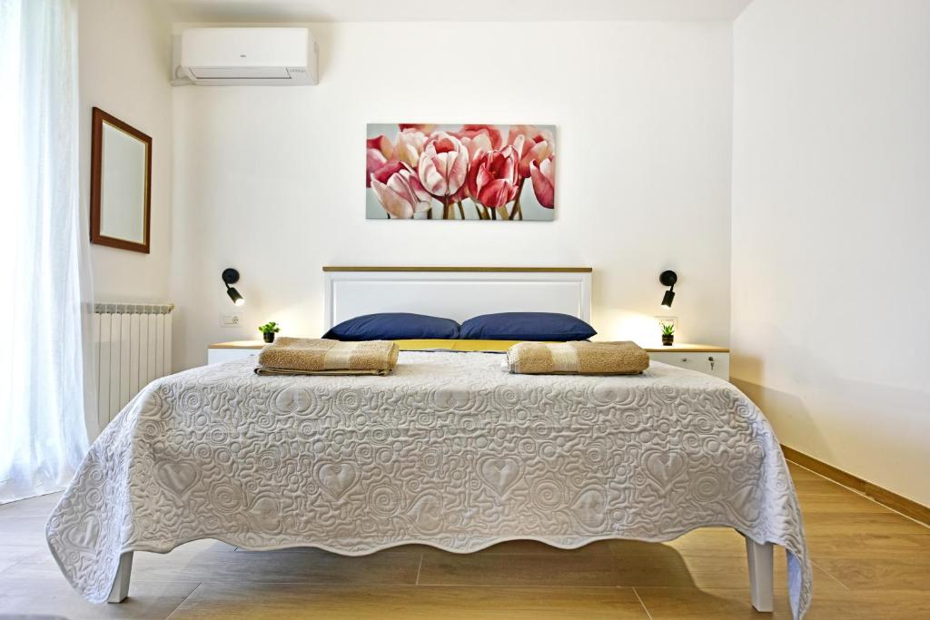 Charming Tulip on the sea, Funtana