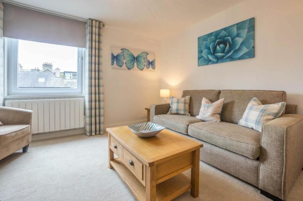 The Retreat, steps from amenities, Windermere