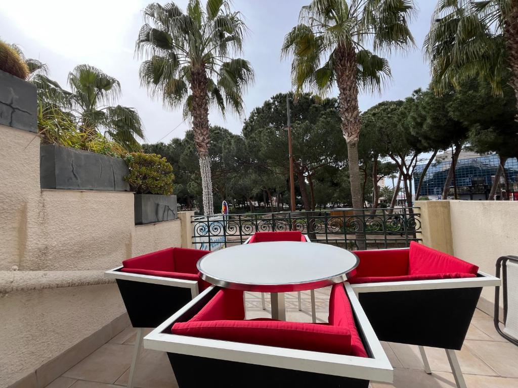 Appartement sur la Pinède à Juan les pins - 1
