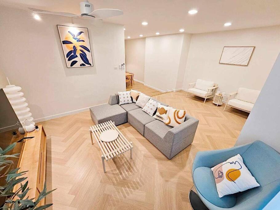 Baan 112 Patong, Pláž Patong