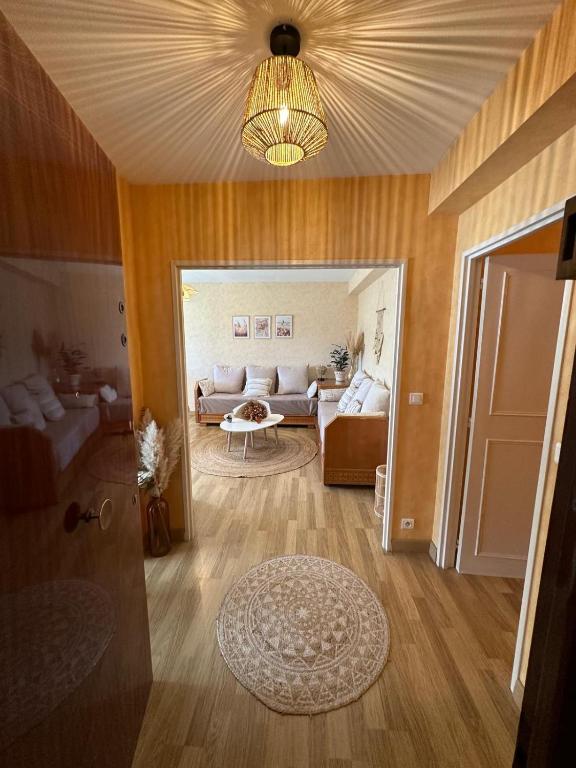 Spacieux 2 chambres 65m2 climatisé au village médiéval entre Nice et Antibes - 2