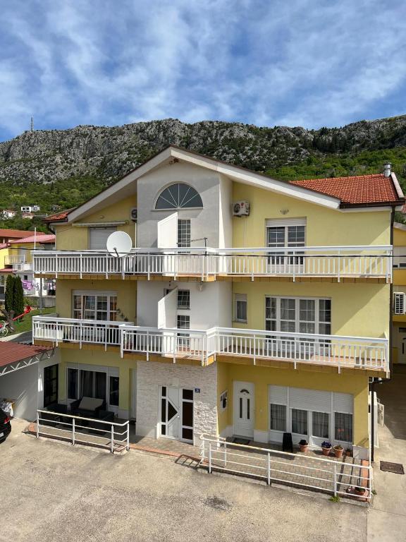 Stan na dan Jakov, Ljubuški