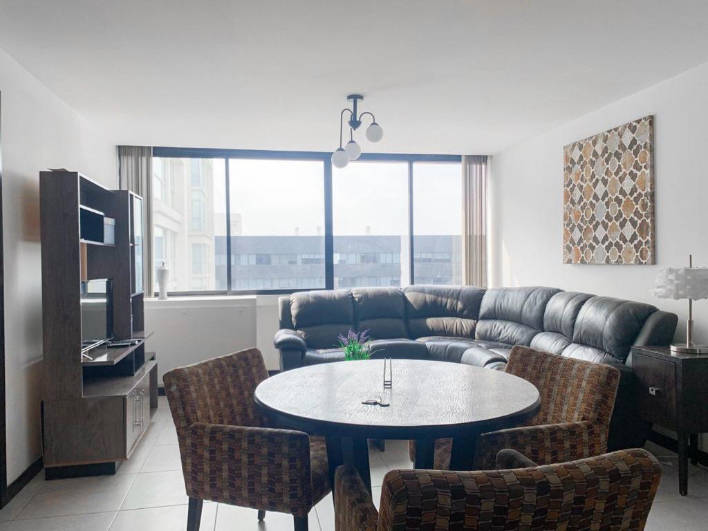 Penthouse en piso alto con vista al río, Guayaquil + PARQUEO - 4