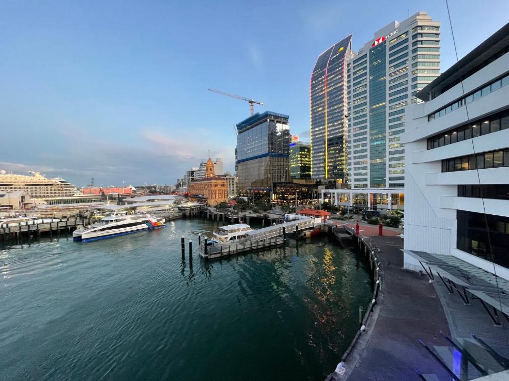 Chic Princes Wharf Studio - City View - Parking, Окленд