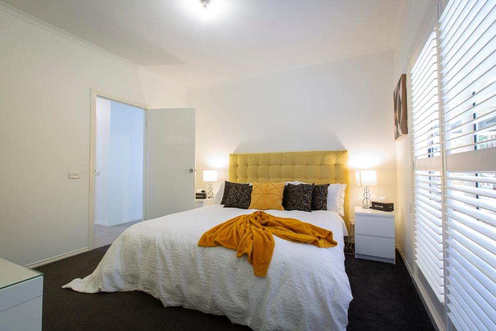 Weekend Getaway for Two, Rosebud