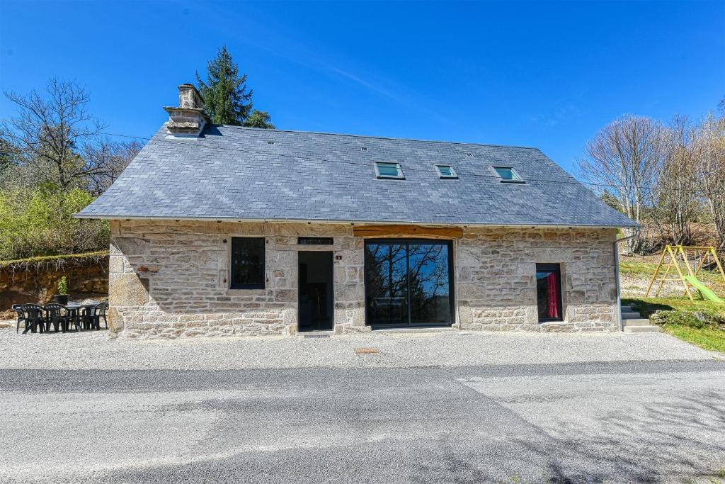 Gîte Theillac - Maison au calme avec beau jardin, Péret-Bel-Air