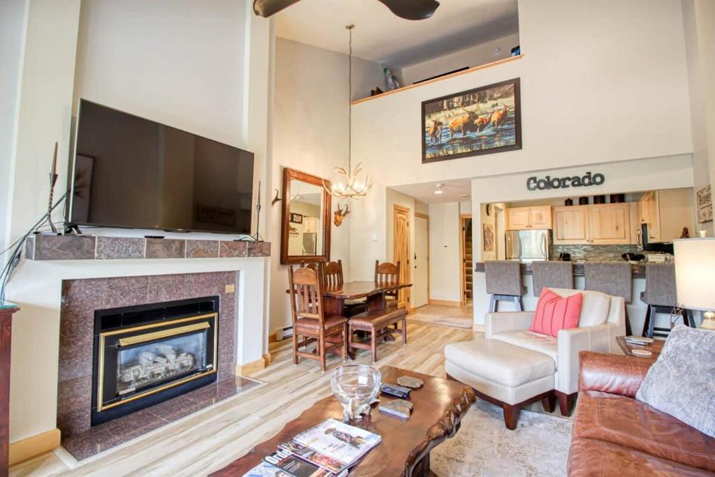 Unit 520 - 3br condo with balcony views, Avon