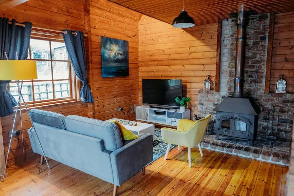 Finlodge- Pet-Friendly Scandinavian Cabin, hotel in Callington